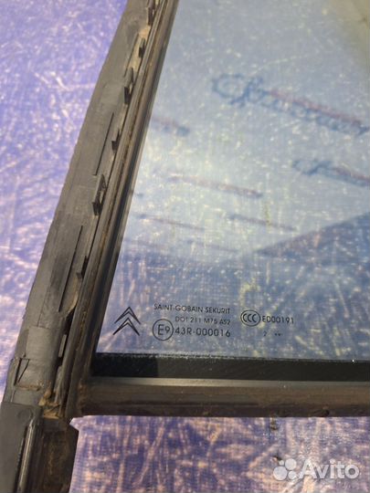 Форточка двери зад левая Citroen Grand C4 Picasso