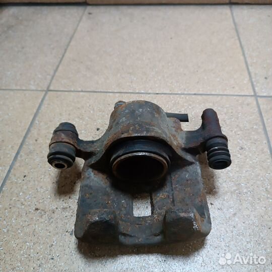 Суппорт передний левый subaru legacy 2