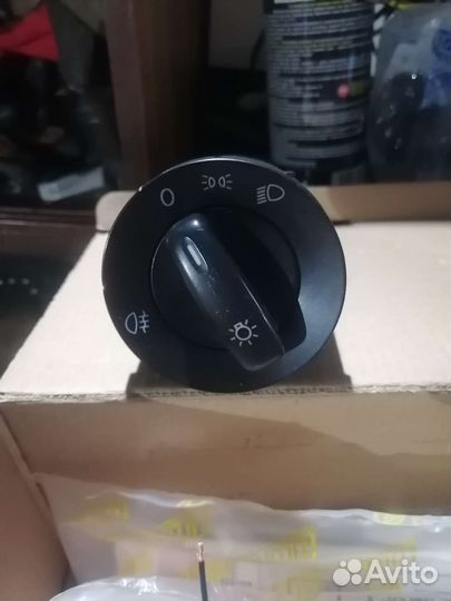 Кнопка включения света VAG