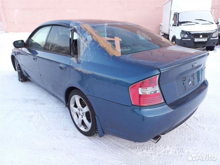 Уплотнительная резинка крышки багажника Subaru