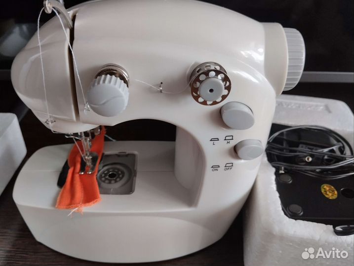 Мини швейная машинка