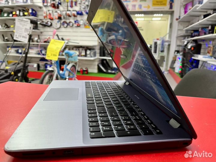 15.6 i5-7200U 2.71GHz 12Ram SSD128 HDD1000 940MX F