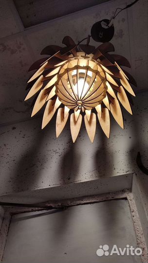 Люстра хороший вариант для декора веранд