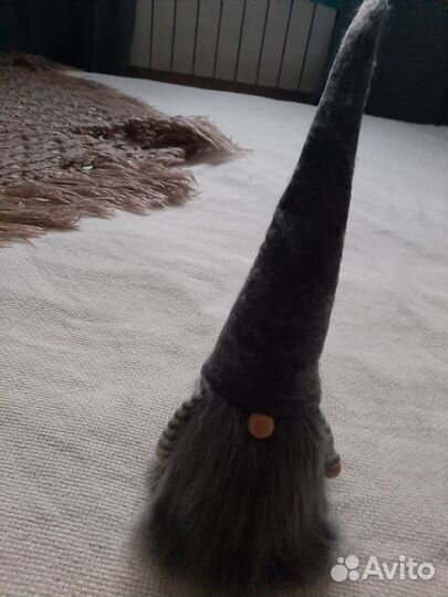 Игрушка гном