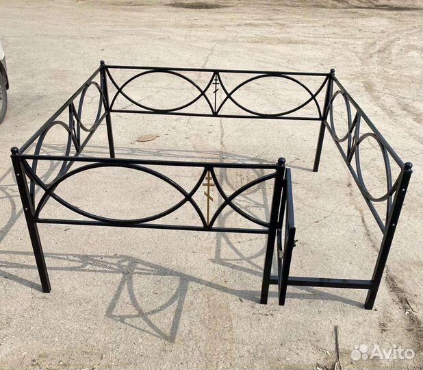 Ограды на кладбище