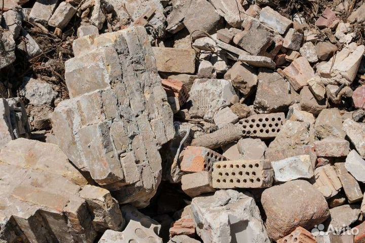 Приму любой грунт, камни, бой бетона и кирпича