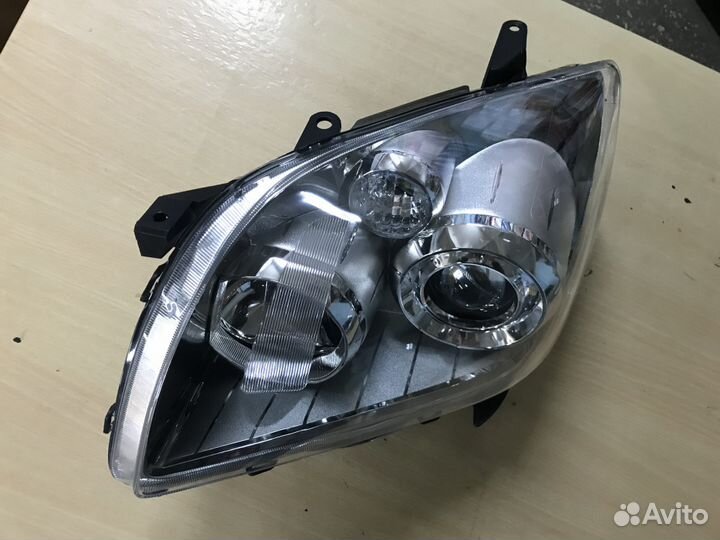 Фара левая Toyota Avensis T25 2006-2009