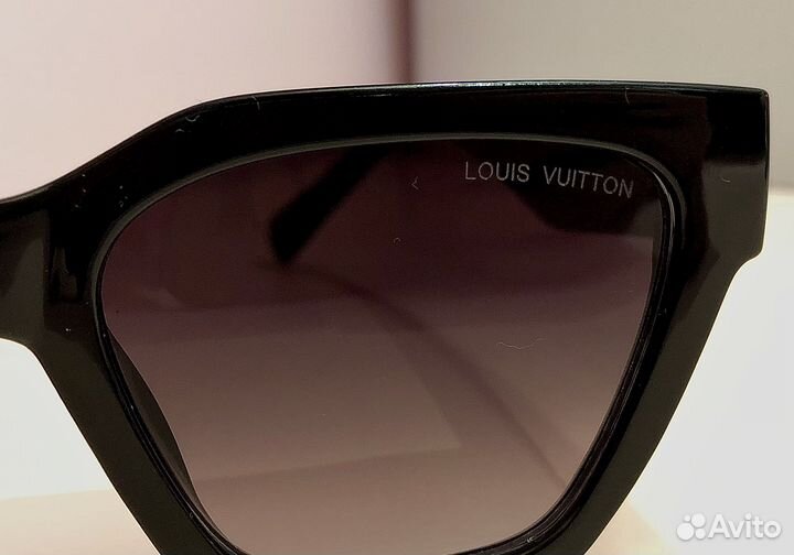 Солнцезащитные очки L.V женские