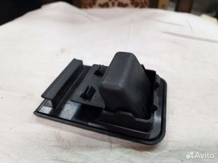 Ручка коврика в багажнике на Audi/Volkswagen