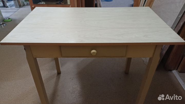 Кухонный стол