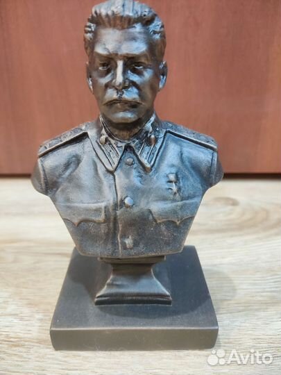 Бюст Сталина