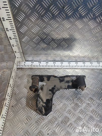 Кронштейн радиатора Mercedes-Benz A9405040740