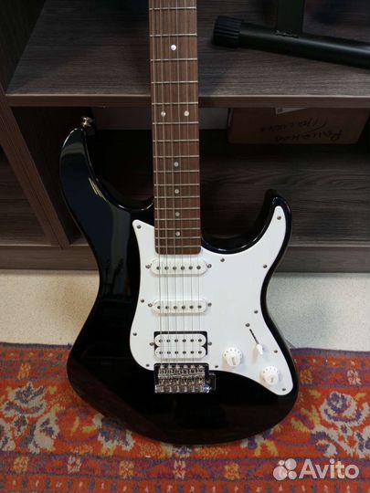 Гитара Yamaha pacifica 012