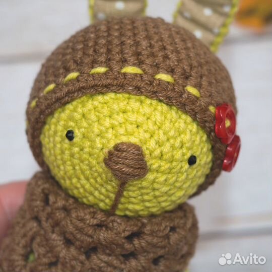 Зайчонок вязаный ручной работы, символ 2023 года