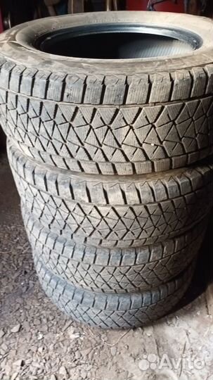 Bridgestone Blizzak DM-V2 265/65 R17