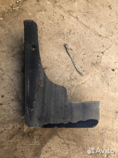 Брызговик задний Сузуки Гранд Витара 3