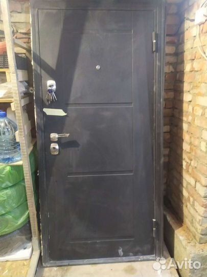 Двери б/у входные металлические по выбору