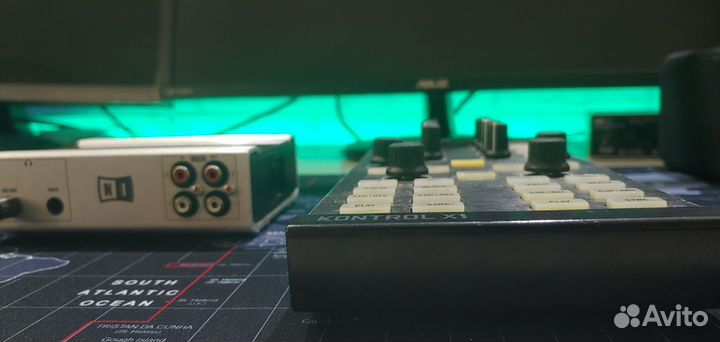 Контроллер Traktor X1 и звуковая карта Traktor a6