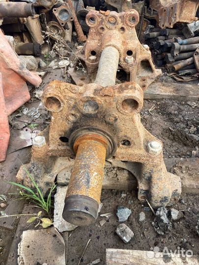 Ось балансира 10 т в сборе с кронштейнами Камаз