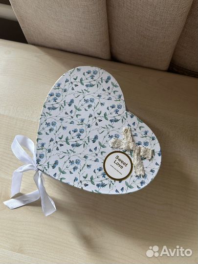 Подарочная коробка