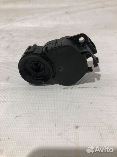 Моторчик заслонки отопителя печки ваз (LADA) vesta