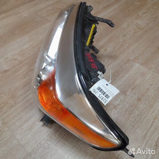 Фара ксенон левая Toyota Land Cruiser 200