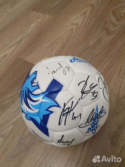 Футбольный мяч с автографами