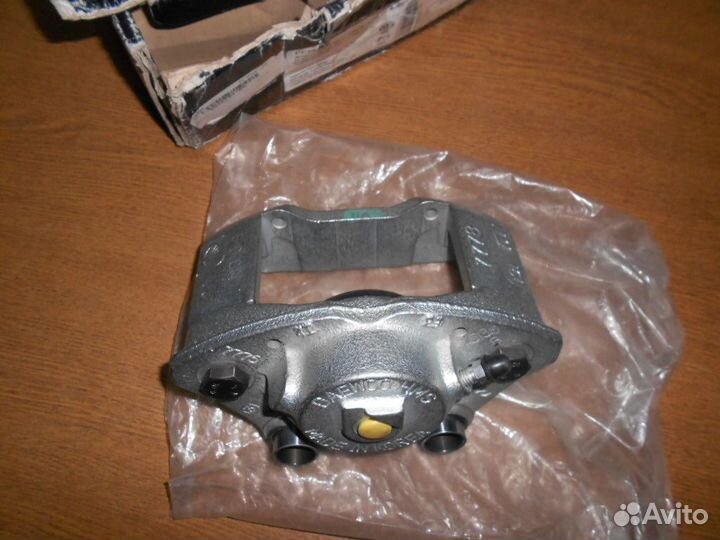 Opel Ascona/Kadett Суппорт передний правый Новый