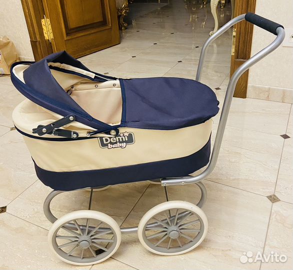 Детская коляска demi и детский стул для кормления