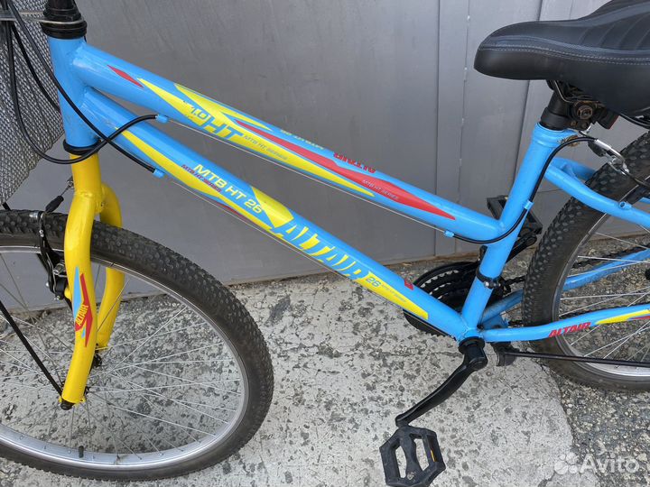 Велосипед Altair с корзиной и удобным седлом