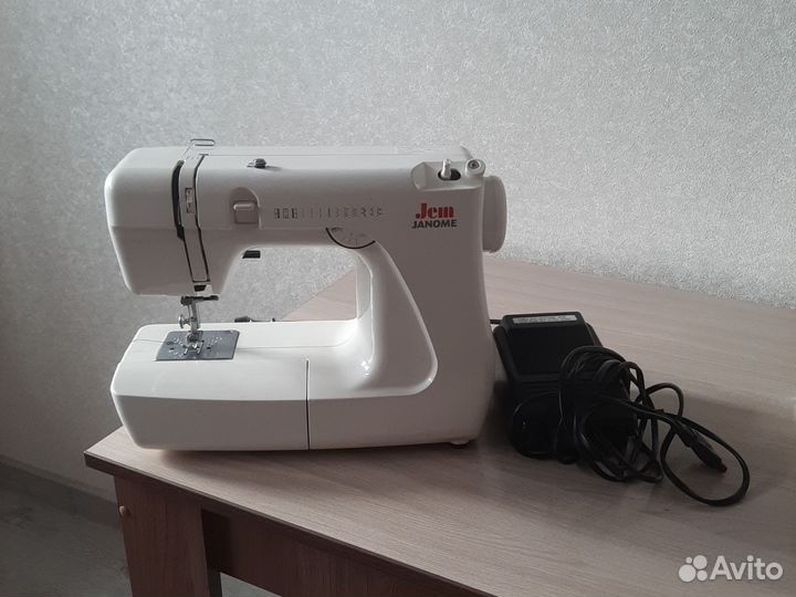 Швейная машина Janome jem