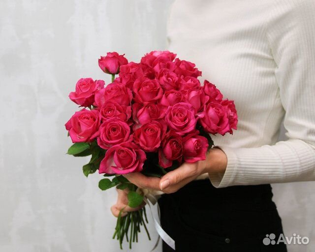 Букет из 25 малиновых роз 40 см (Россия) под ленту