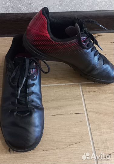 Продам детские футбольные бутсы 33 размер