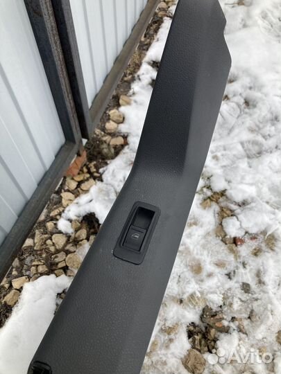 Обшивка правой передней двери VW Transporter T5