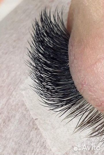 Наращивание ресниц, оформление бровей