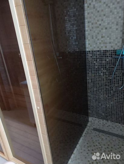 Стеклянная дверь