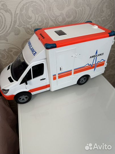 Машина скорой помощи bruder