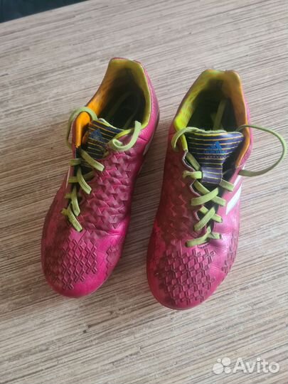 Футбольные бутсы adidas