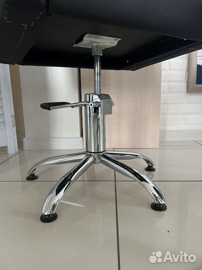 Парикмахерское кресло