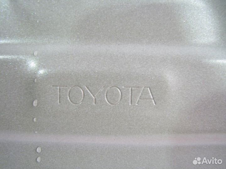 Toyota Rav 4 дверь передняя левая 2018+