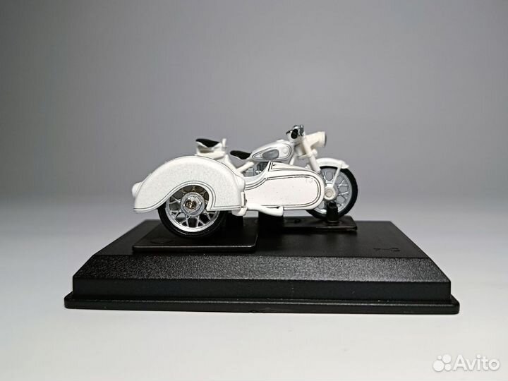 Модель мотоцикла BMW R25/3 White 1:43 Cararama