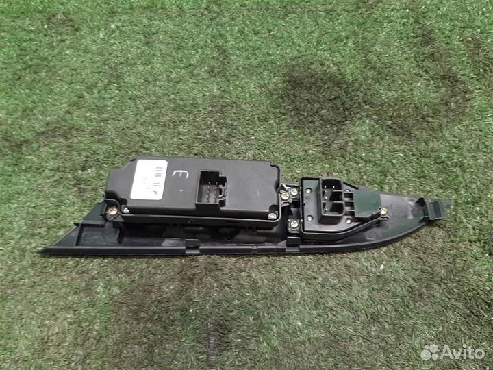 Блок управления стеклоподъемниками Mazda 3 (BK) 2