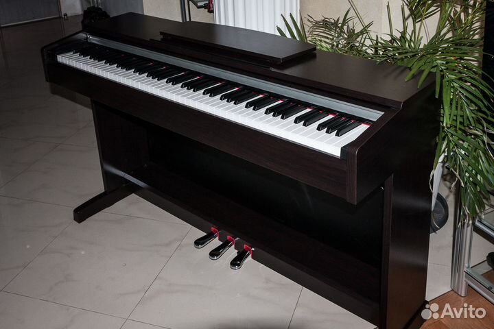 Цифровое пианино Yamaha + Аксессуары