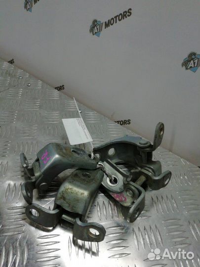 Петля двери передняя Honda Civic FD3