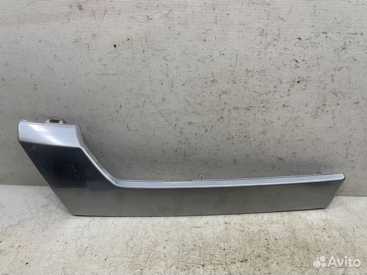 Молдинг решетки радиатора правый Mitsubishi