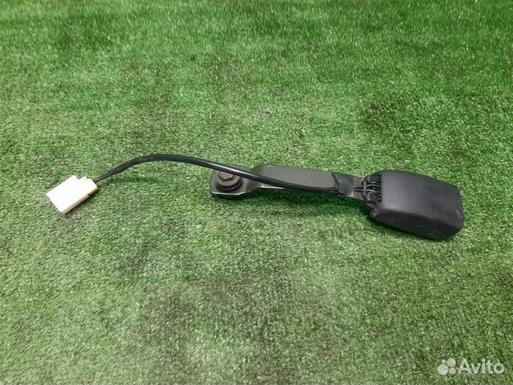 Замок ремня безопасности передний правый Subaru F