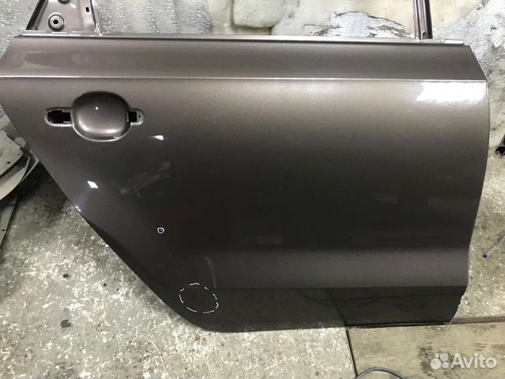 Задняя правая дверь Volkswagen Polo