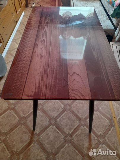 Кухонный стол стеклянный