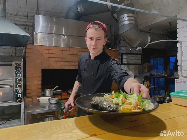 Повар на гриль