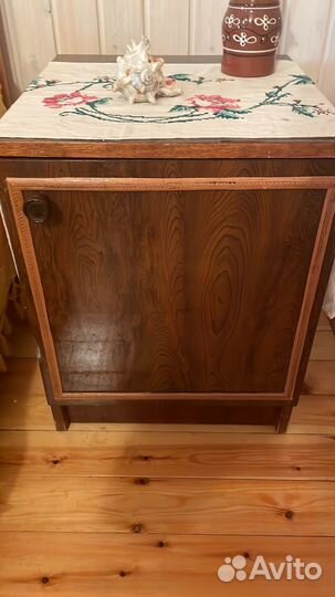 Мебель бесплатно- шкаф платяной, трильяж, тумбв